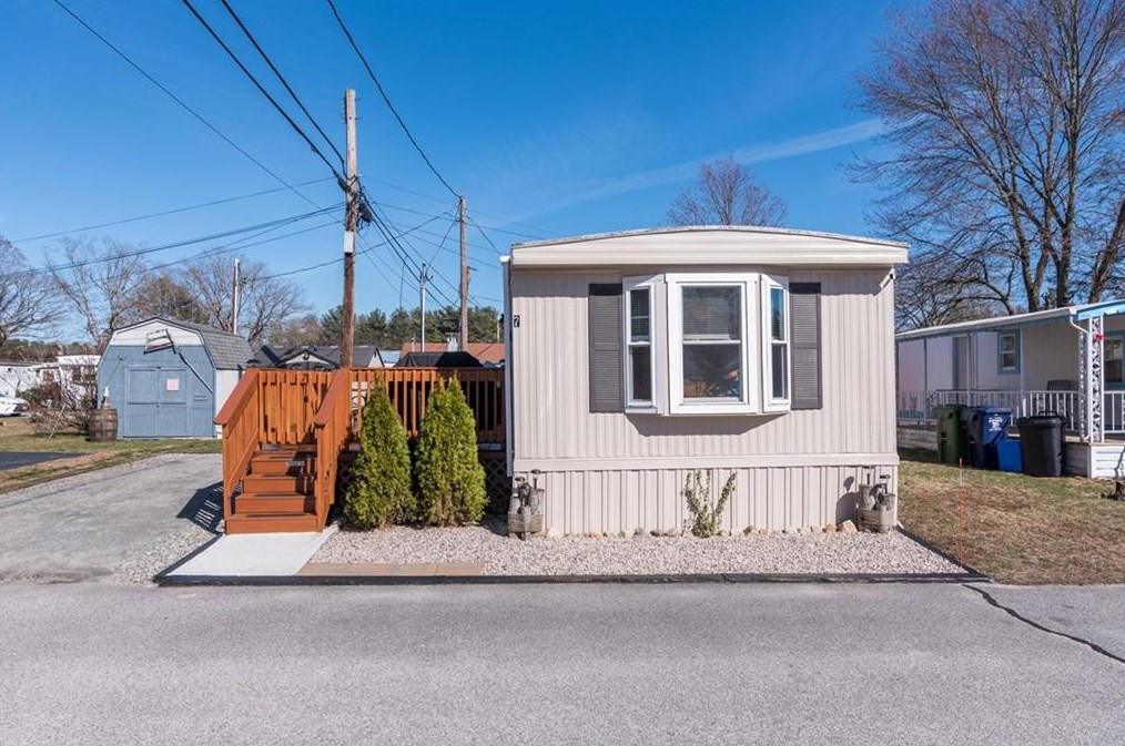 7 Ln 3, Coventry, RI 02816