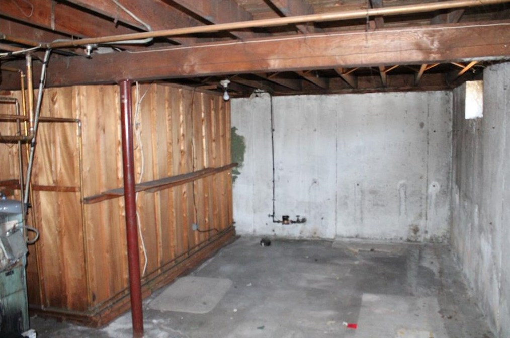 50 Harris Ave, West Warwick RI  02893-4505 exterior