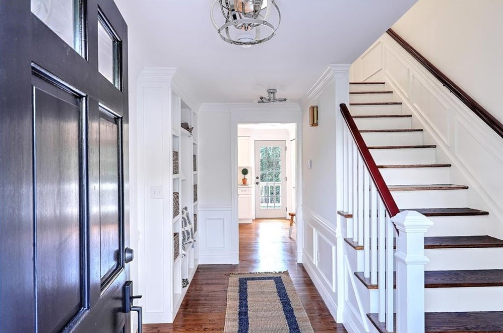 41 Waldron Ave, Barrington, RI 02806
