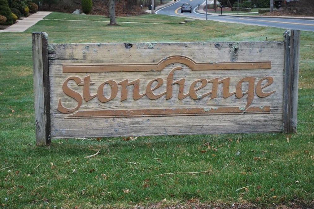 11 Stonehenge Dr, Smithfield, RI 02828 exterior