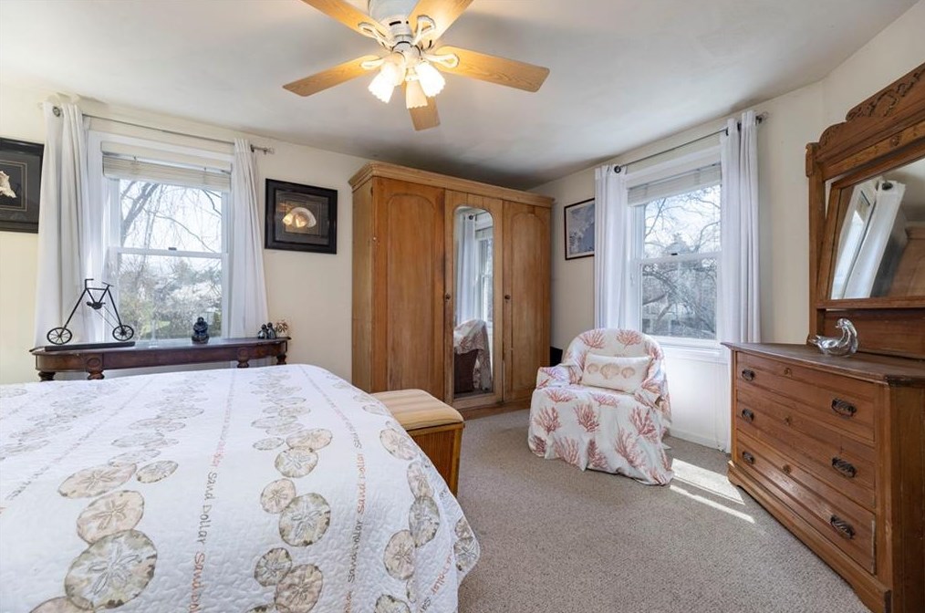 9 Ferry St, Jamestown RI  02835-2516 exterior