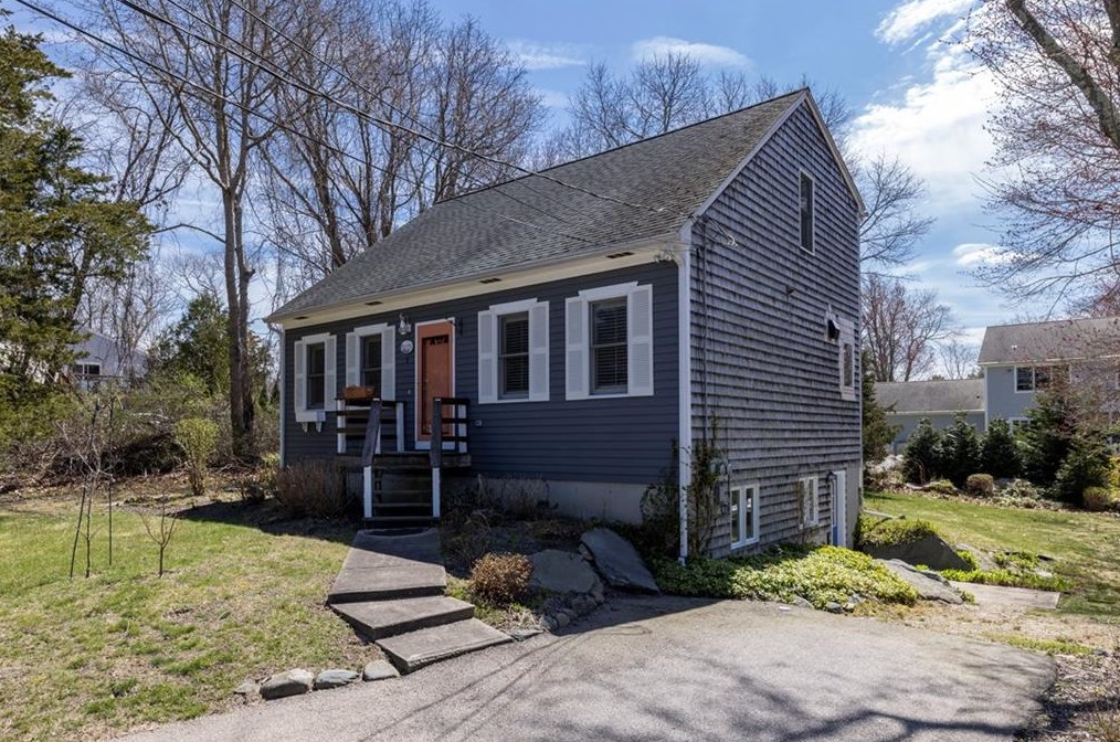 9 Ferry St, Jamestown RI  02835-2516 exterior