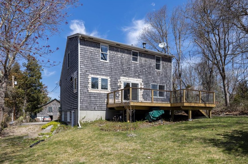 9 Ferry St, Jamestown RI  02835-2516 exterior