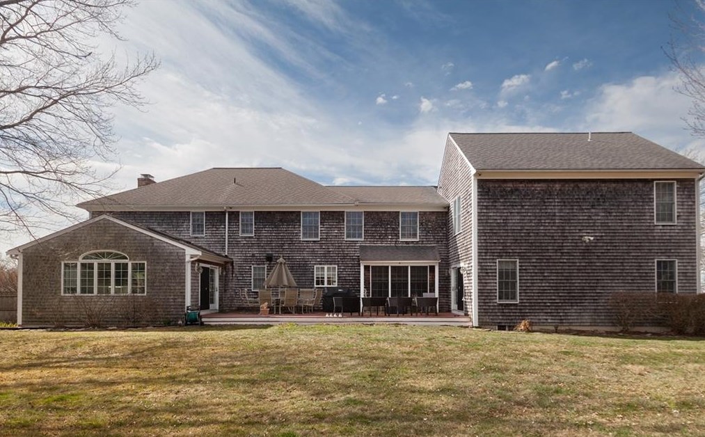 35 Marial Rose Dr, Portsmouth, RI 02871