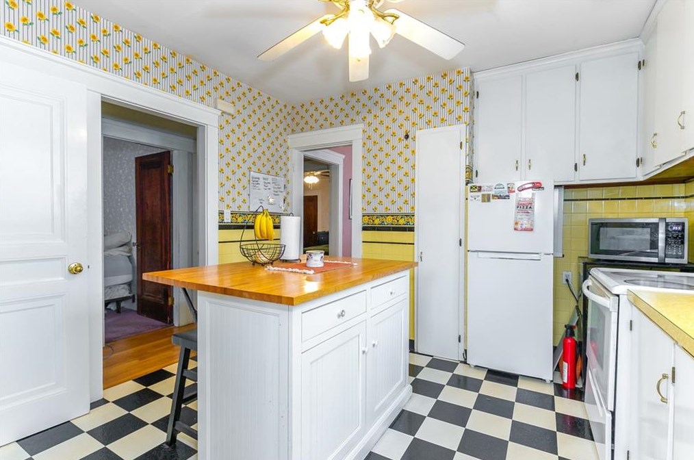 94 Lexington Ave, Cranston RI  02910-3310 exterior