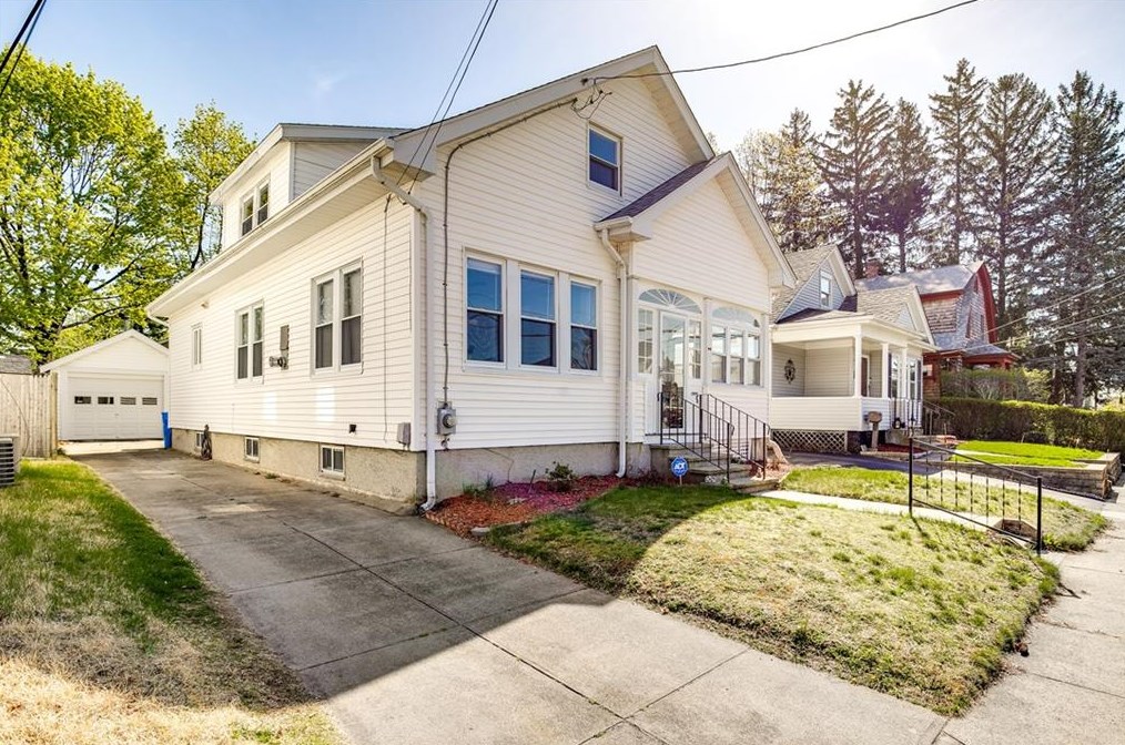 94 Lexington Ave, Cranston RI  02910-3310 exterior