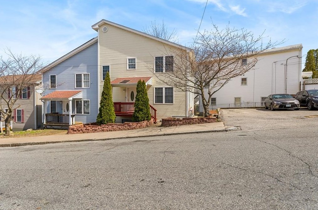 135 Seamans St #2, Providence, RI 02908