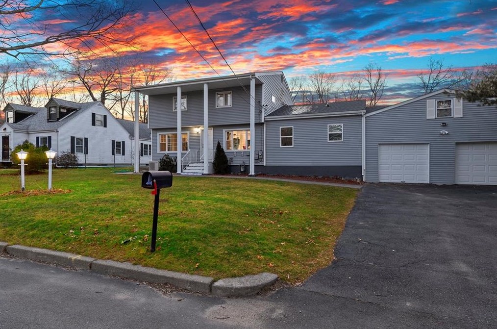 40 Olney Ave, Lincoln, RI 02865