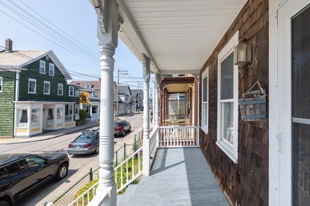674 Thames St, Middletown, RI 02840