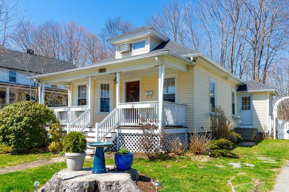 25 High St, Glocester, RI 02859