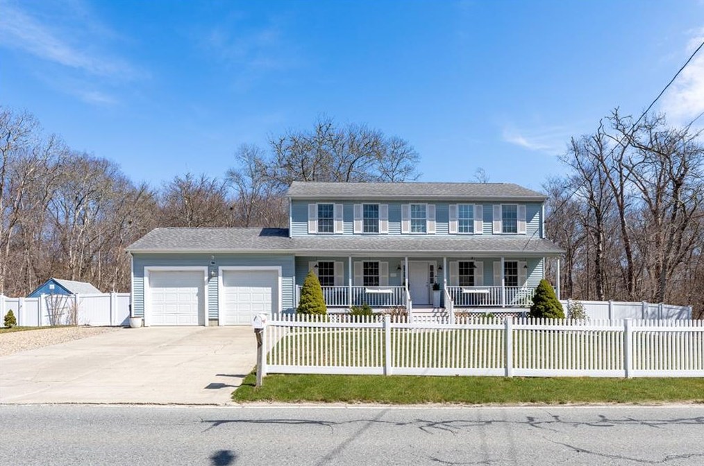 892 Brayton Rd, Tiverton, RI 02878