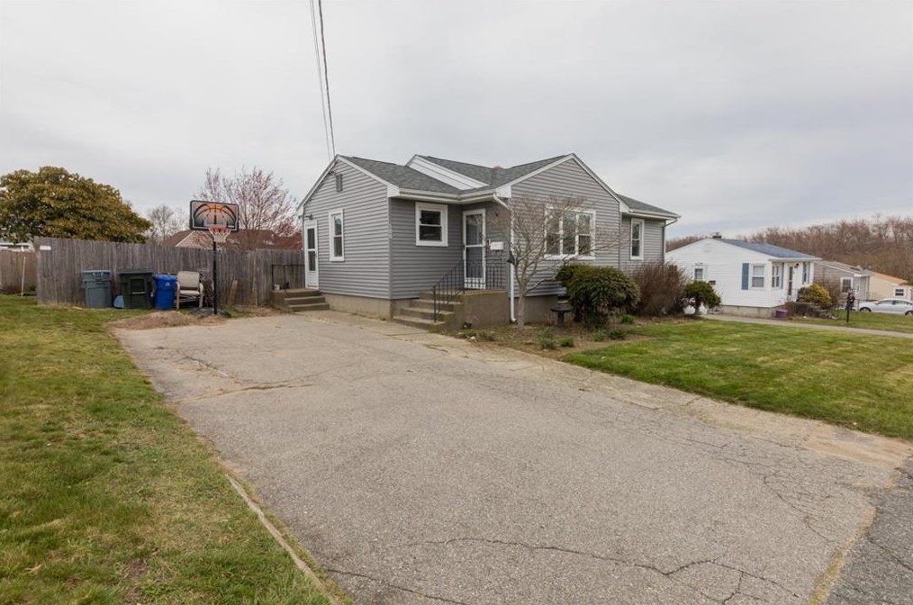 100 Evergreen Ave, Tiverton, RI 02878