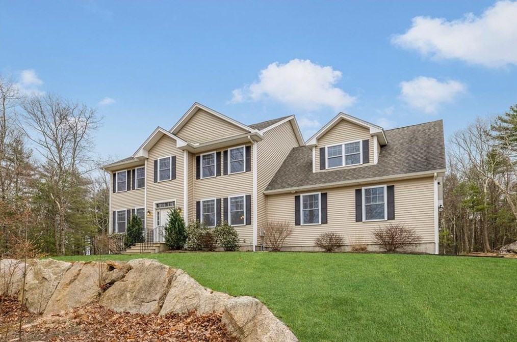 142 Bates Trail, West Greenwich, RI 02817