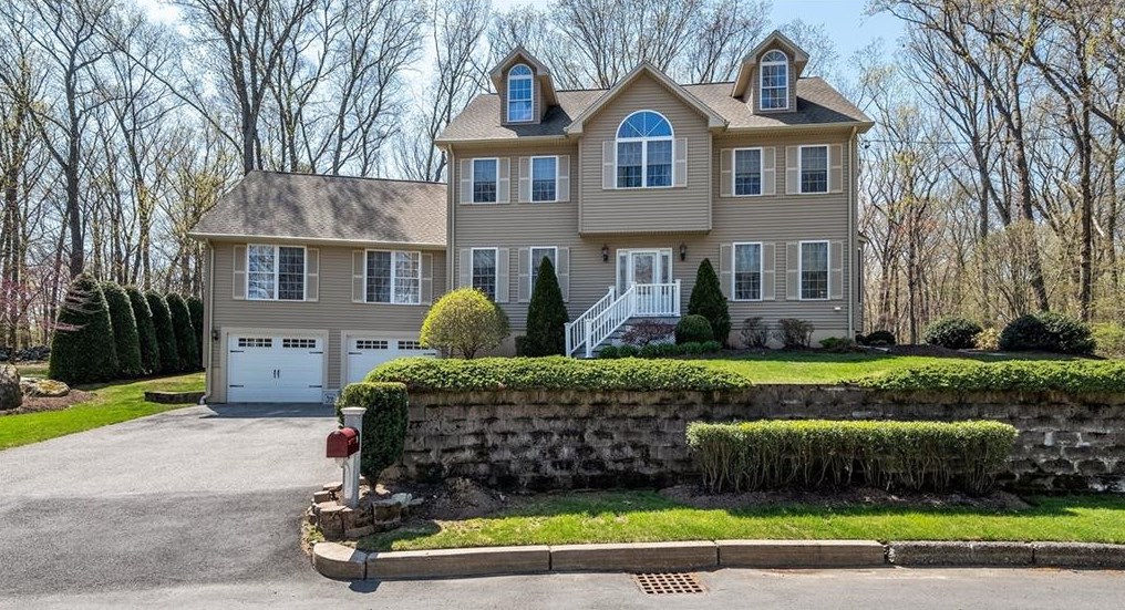 9 Meadowbrook Rd, Lincoln, RI 02865