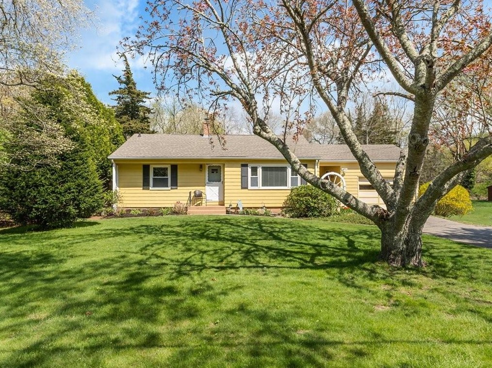 11 Lanphere Rd, Westerly, RI 02891