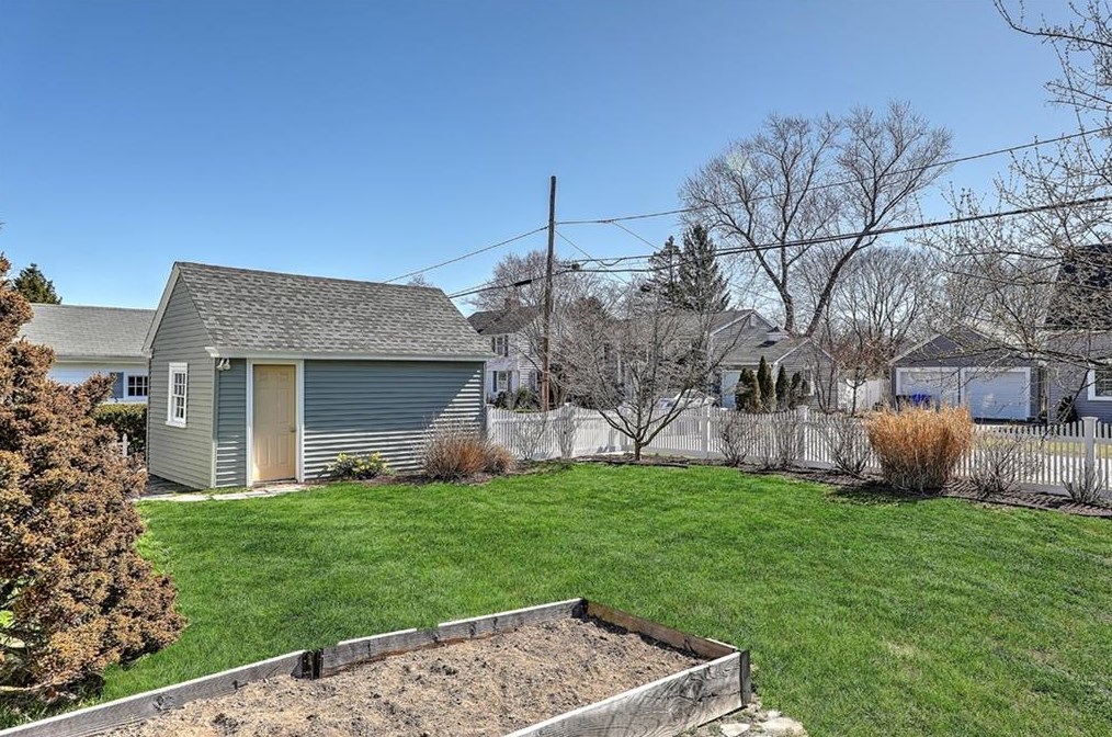 8 Weeden Ave, East Providence RI  02916-1718 exterior