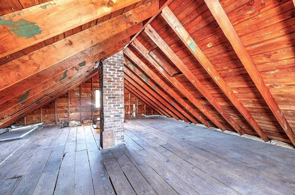 8 Weeden Ave, East Providence RI  02916-1718 exterior