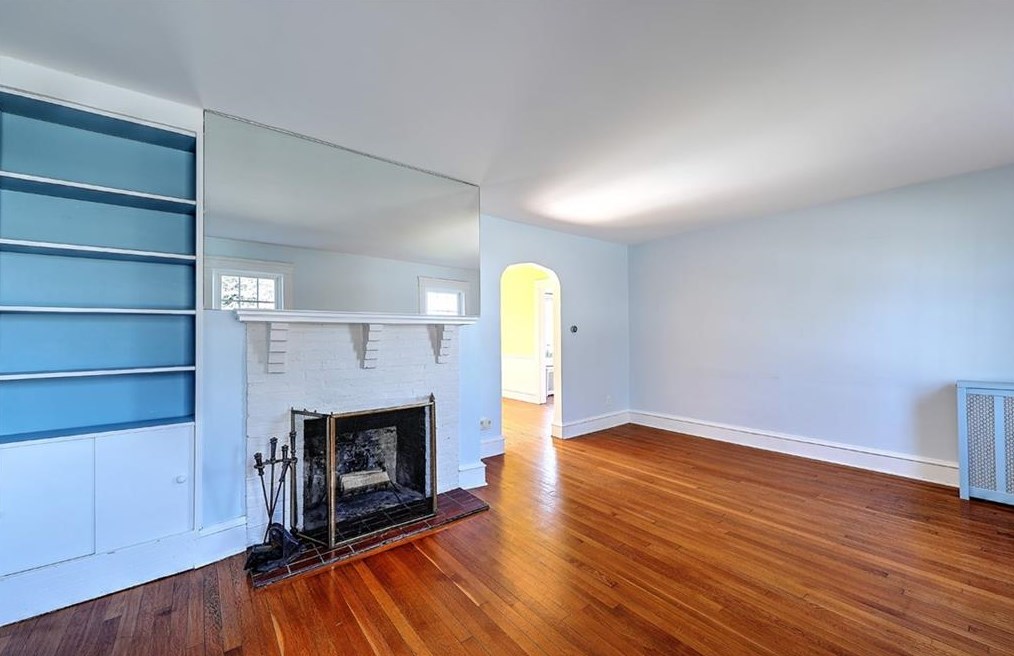 8 Weeden Ave, East Providence RI  02916-1718 exterior