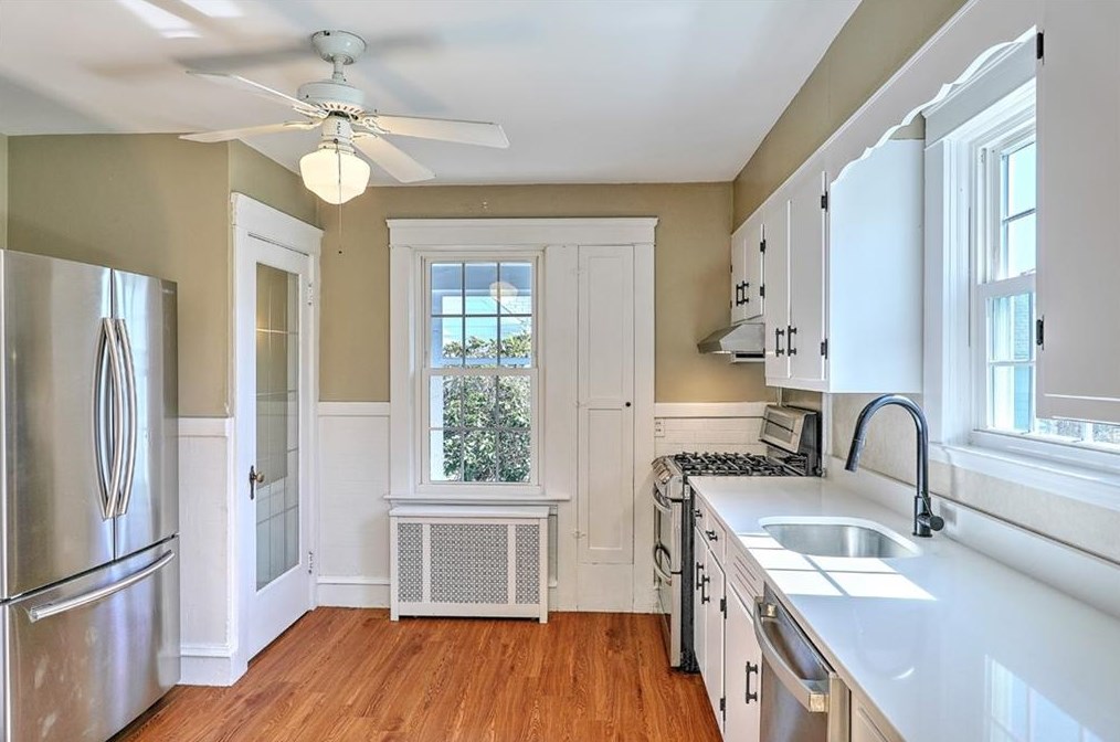 8 Weeden Ave, East Providence RI  02916-1718 exterior