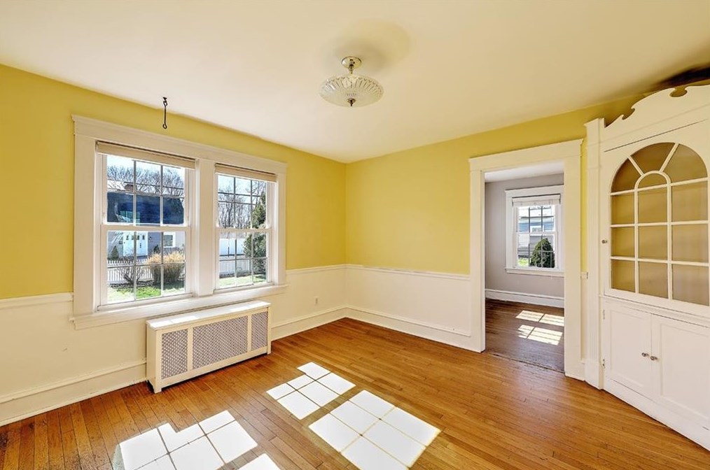 8 Weeden Ave, East Providence RI  02916-1718 exterior