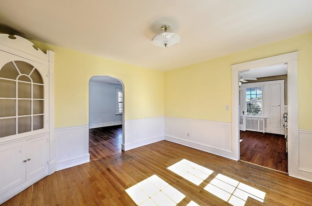 8 Weeden Ave, East Providence RI  02916-1718 exterior