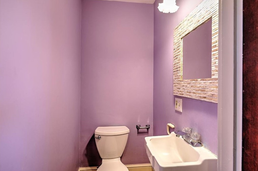 8 Weeden Ave, East Providence RI  02916-1718 exterior