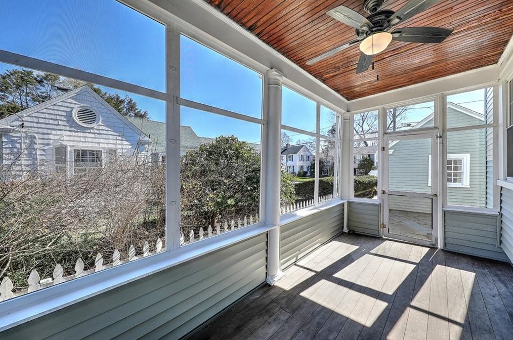 8 Weeden Ave, East Providence RI  02916-1718 exterior