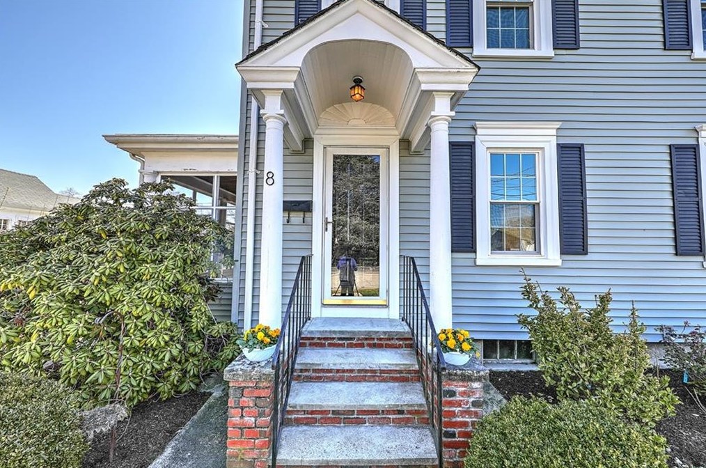 8 Weeden Ave, East Providence RI  02916-1718 exterior