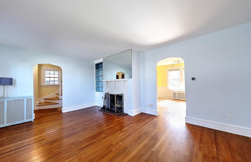 8 Weeden Ave, East Providence RI  02916-1718 exterior