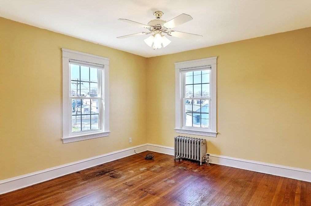 8 Weeden Ave, East Providence RI  02916-1718 exterior