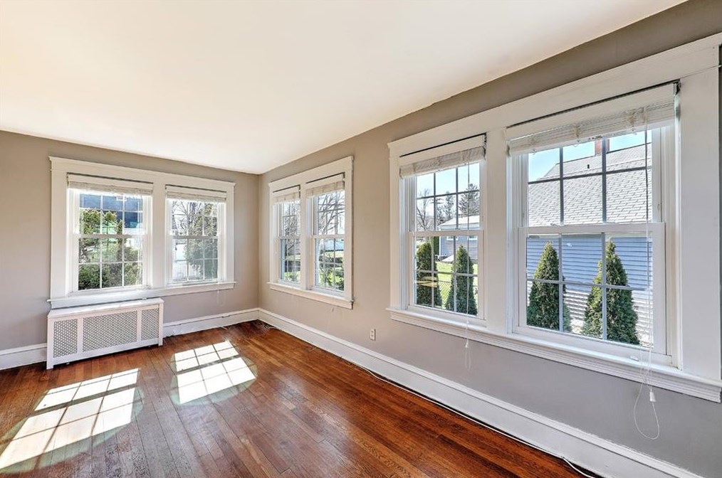 8 Weeden Ave, East Providence RI  02916-1718 exterior