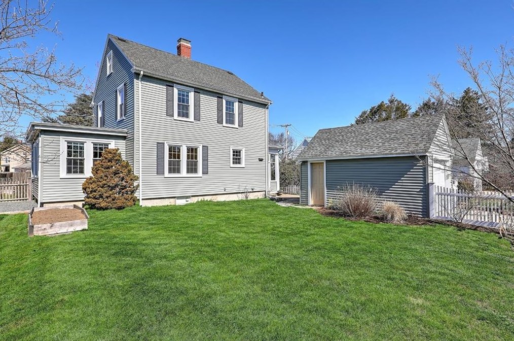 8 Weeden Ave, East Providence RI  02916-1718 exterior