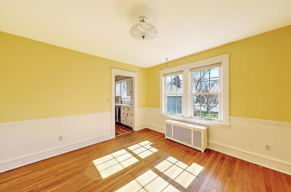 8 Weeden Ave, East Providence RI  02916-1718 exterior