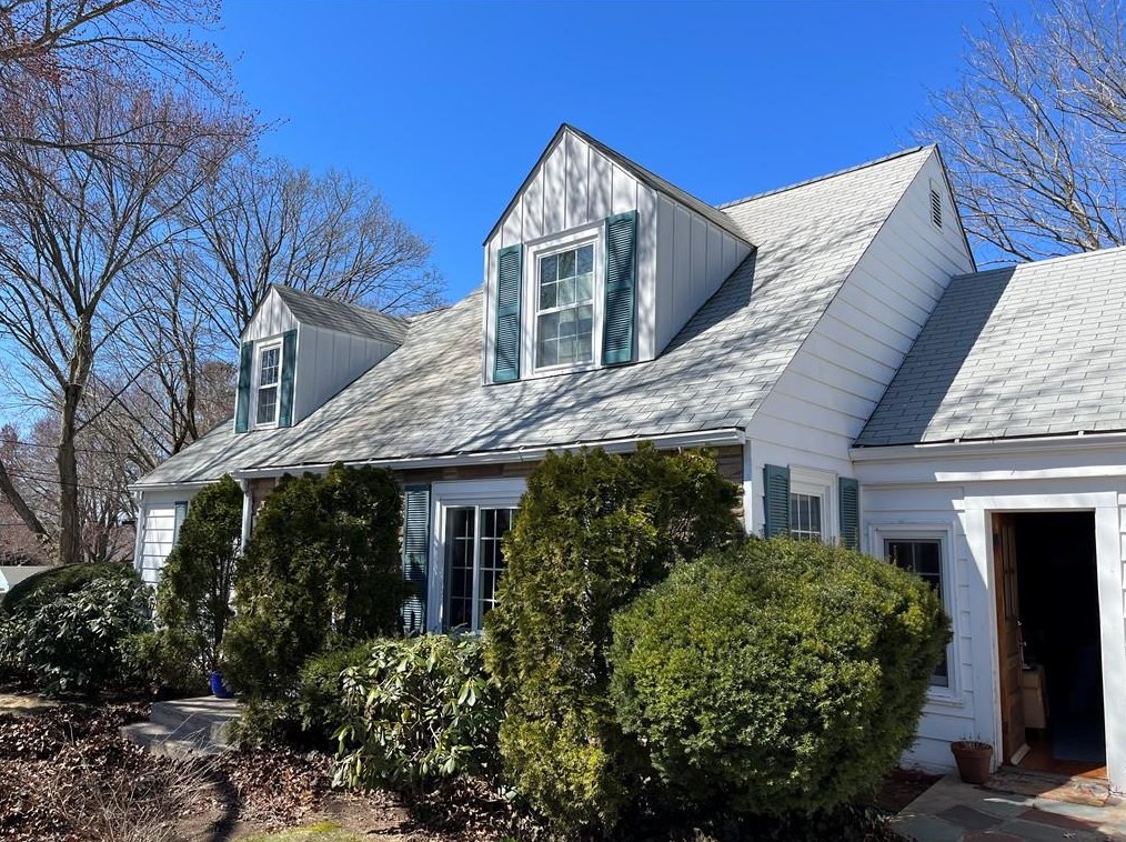 30 Queen Ave, West Warwick, RI 02893-2741