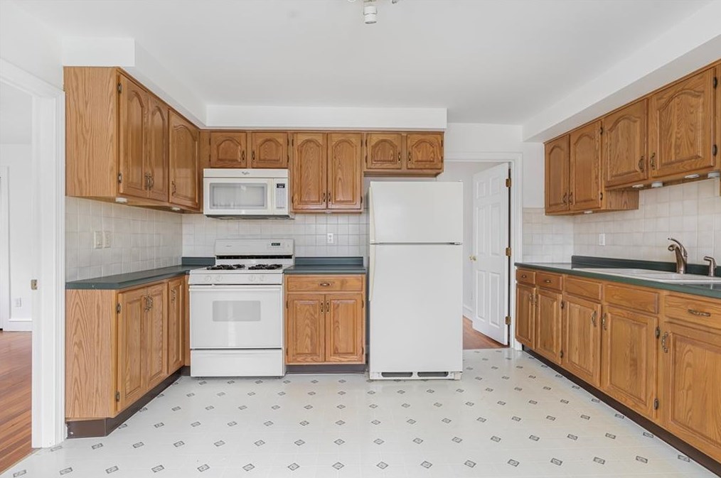 114 Crown Ave, East Providence RI  02915-4928 exterior