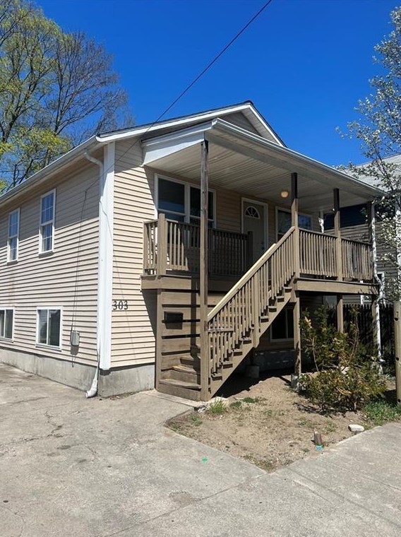 303 Swan St, Providence, RI 02905