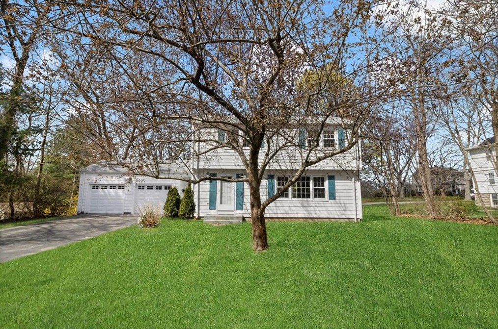 15 Maudsley Ave, Barrington, RI 02806-2310