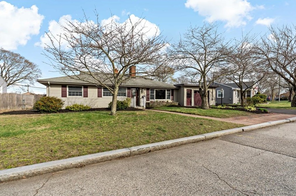 117 Weeden Ave, East Providence, RI 02916-1735