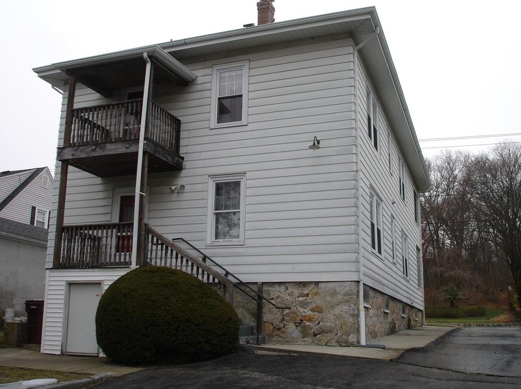 705 Mendon Rd, Woonsocket, RI 02895
