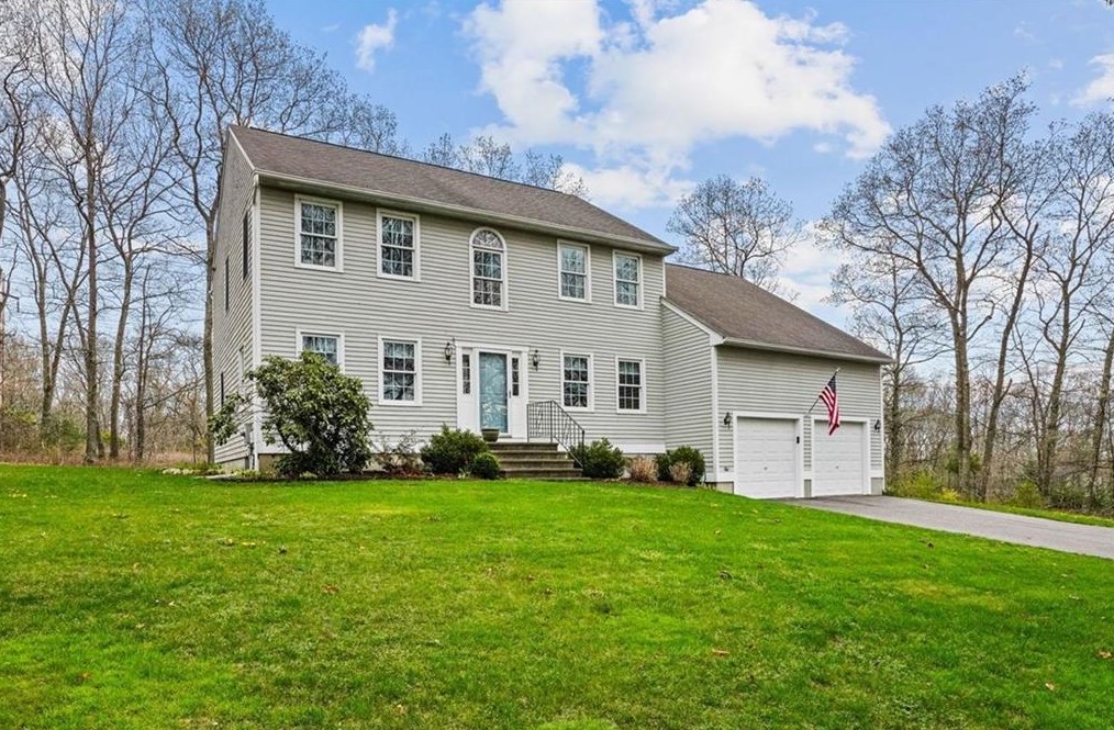 44 Erica Ct, Richmond, RI 02892-1645