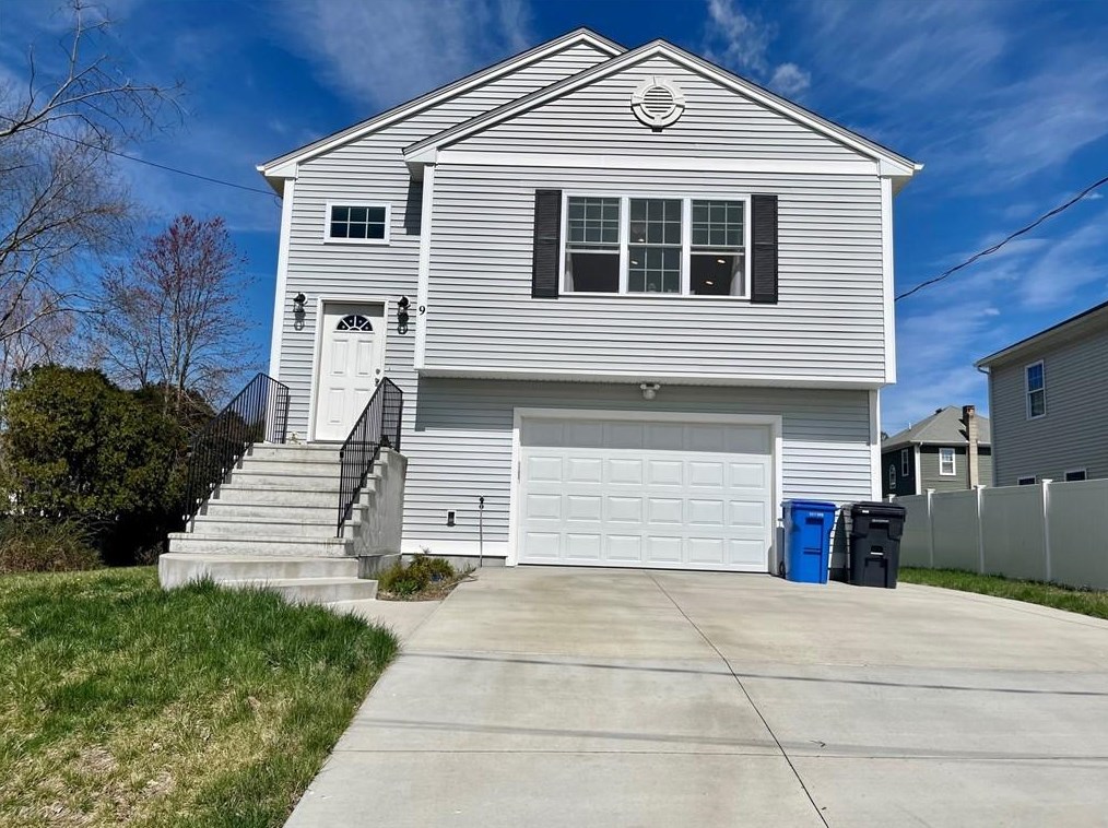 9 Franklin St, Cumberland, RI 02864