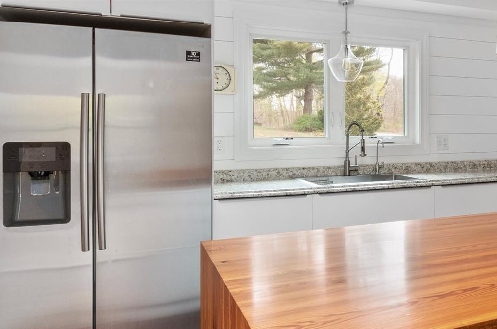 5 Interlocken Rd, East Providence RI  02914-4220 exterior