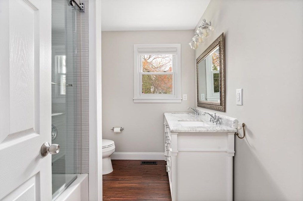 5 Interlocken Rd, East Providence RI  02914-4220 exterior