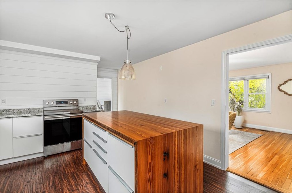 5 Interlocken Rd, East Providence RI  02914-4220 exterior