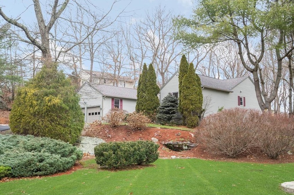 335 Albion Rd, Lincoln, RI 02865