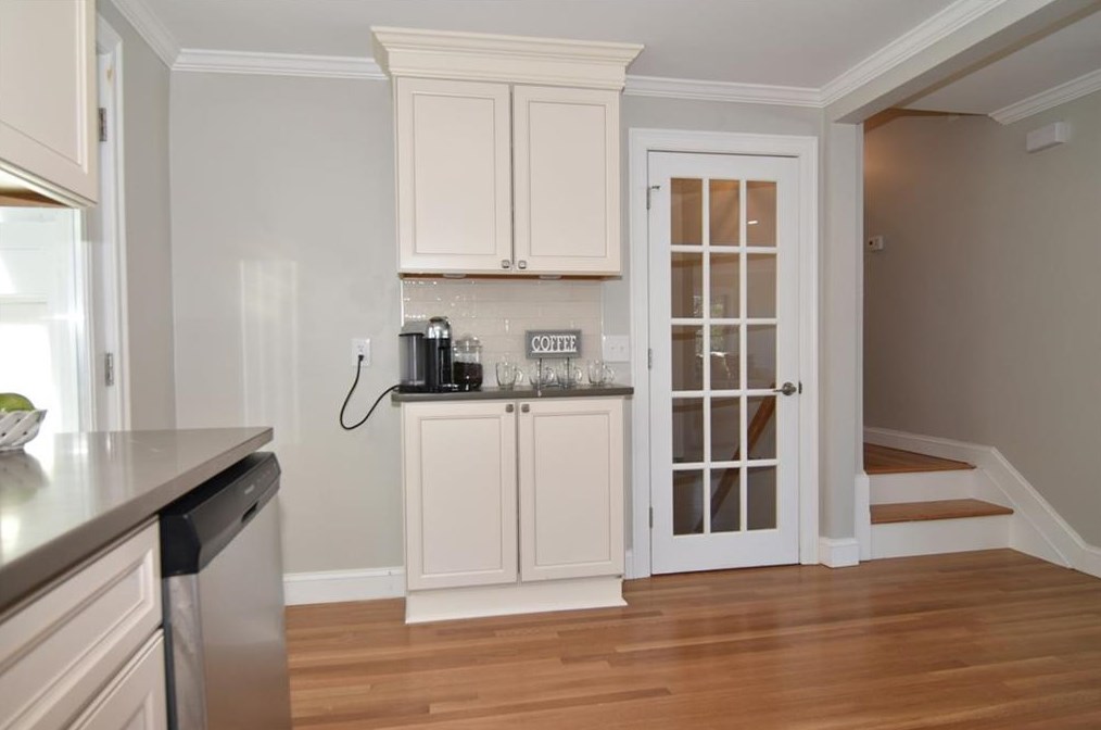 260 Garden Hills Dr, Cranston RI  02920-3428 exterior