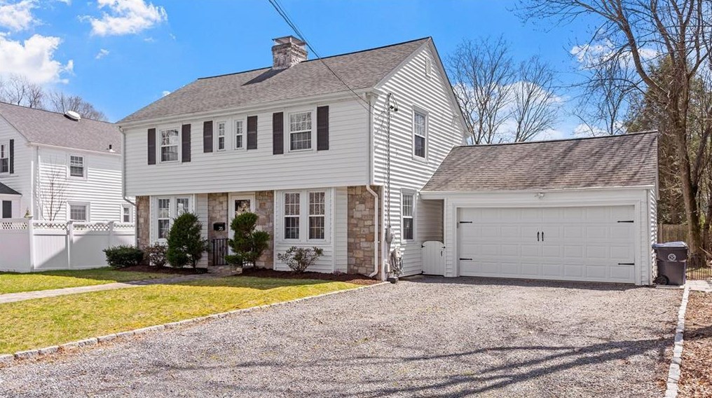 25 Ellis St, East Providence, RI 02916