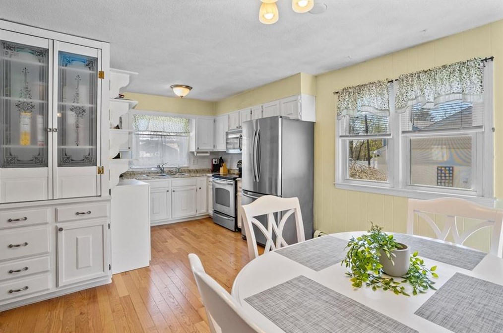 13 Hattie Ave, Smithfield RI  02828-2808 exterior