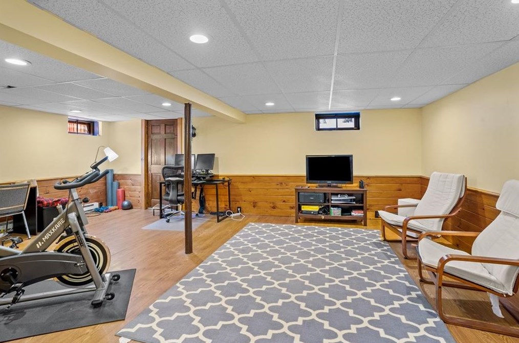 13 Hattie Ave, Smithfield RI  02828-2808 exterior