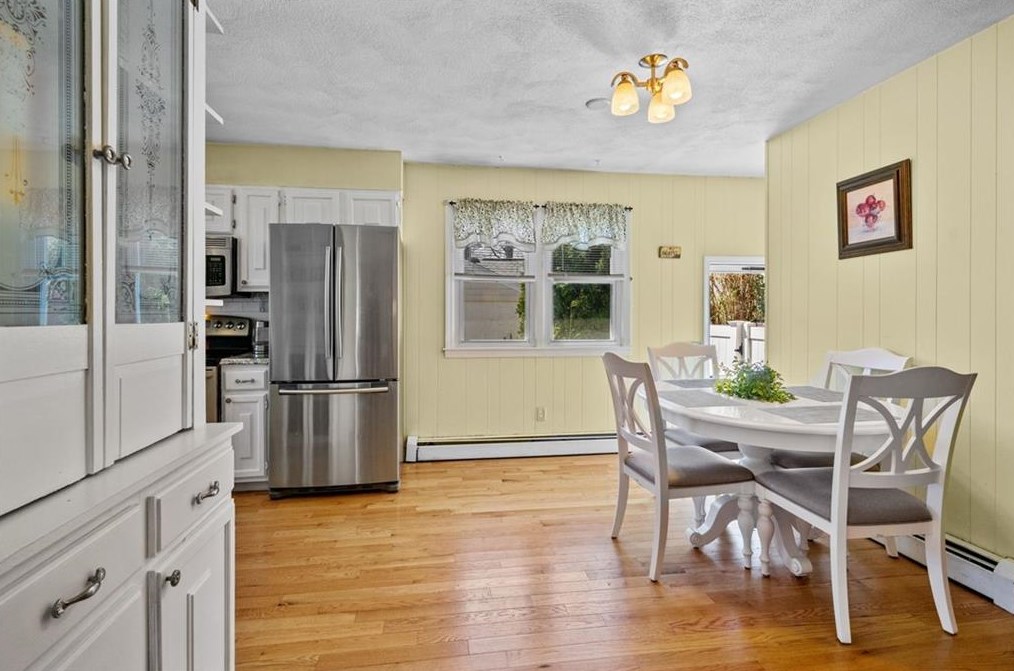 13 Hattie Ave, Smithfield RI  02828-2808 exterior